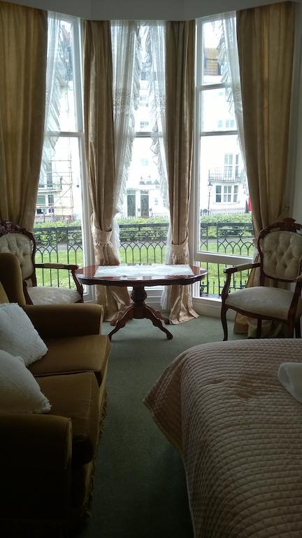 برايتون Alston House Hotel الغرفة الصورة